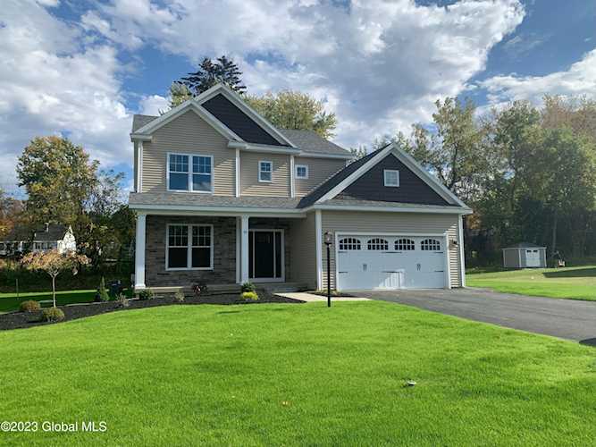 14 Bernie Loop Troy, NY 12180