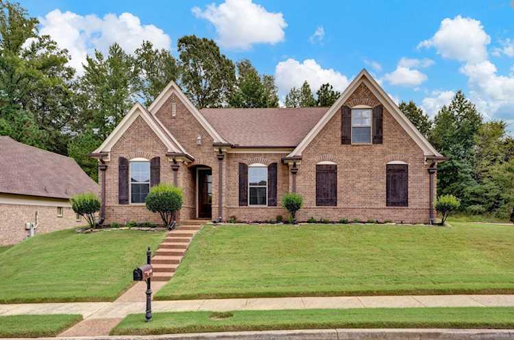 2400 Crimson Ridge Dr Cordova, TN 38016