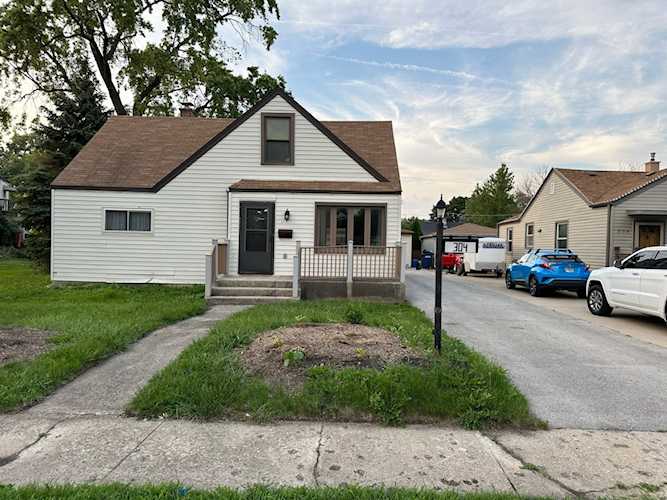 304 Village Dr Northlake, IL 60164