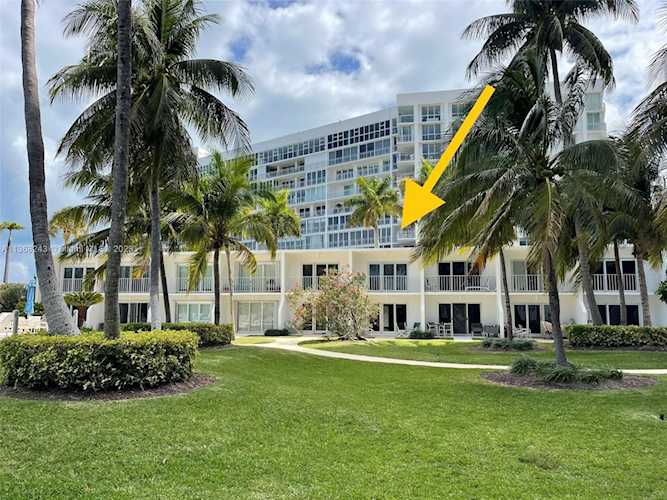 881 Ocean Dr #TH6 Key Biscayne, FL 33149