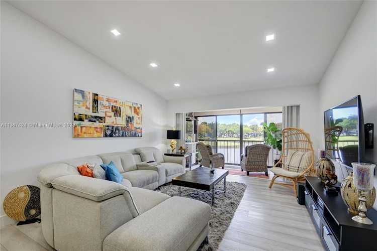 5154 Oak Hill Ln #1022 Delray Beach, FL 33484
