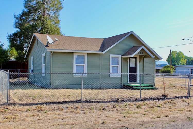 208 Napa St Eagle Point, OR 97524