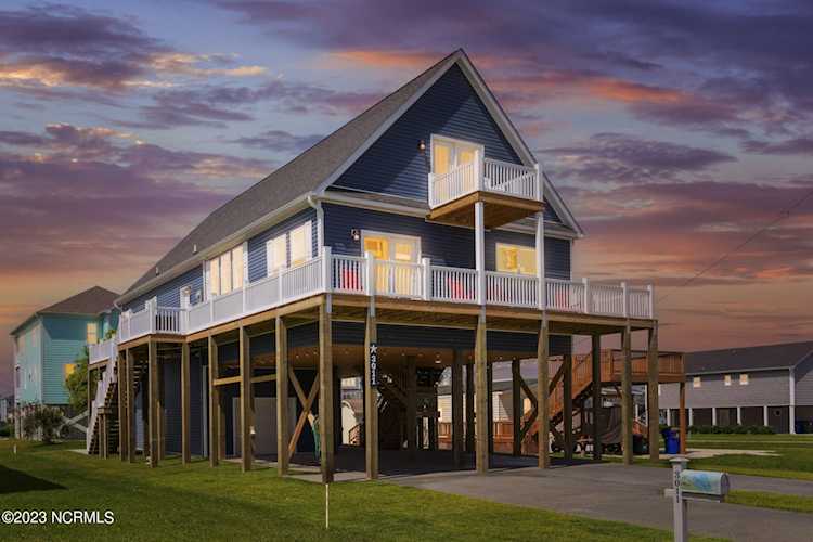 3011 3rd St Surf City, NC 28445