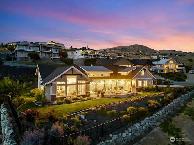 135 Whitfield Ct Chelan, WA 98816