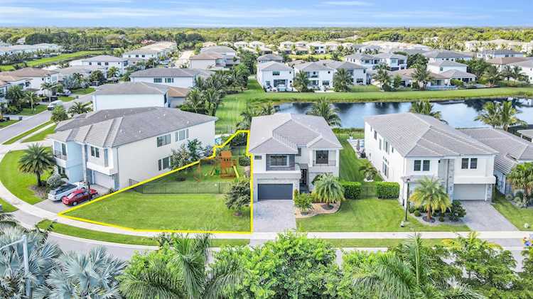 8586 Apple Falls Lane Boca Raton, FL 33496