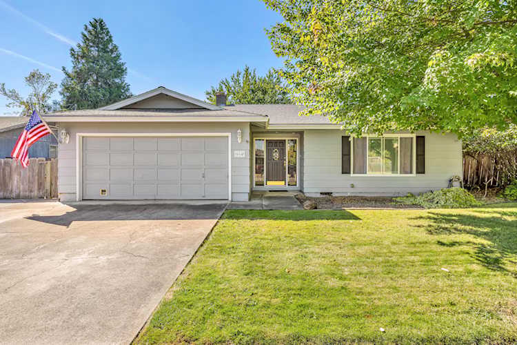 664 Hemlock Ave Central Point, OR 97502