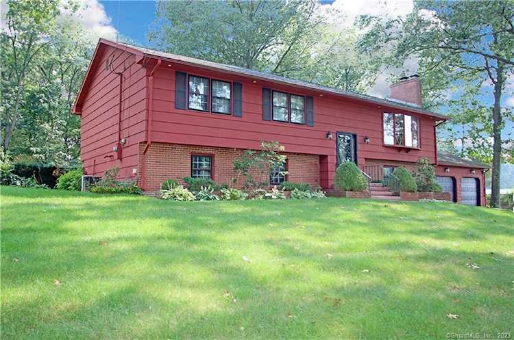 26 Sachem Dr North Haven, CT 06473