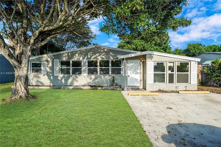 421 SW 15th Ter Delray Beach, FL 33444