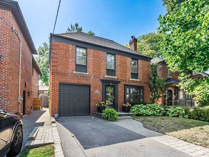 60 Fleming Cres Toronto, ON M4G 2B2