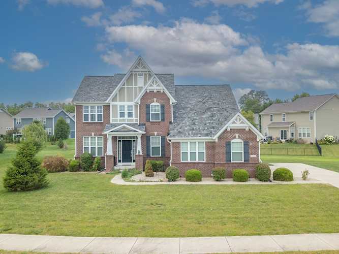 1243 Colinbrook Circle Greenwood, IN 46143