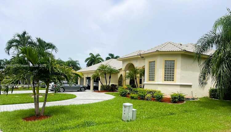 6239 NW 53rd Cir Coral Springs, FL 33067