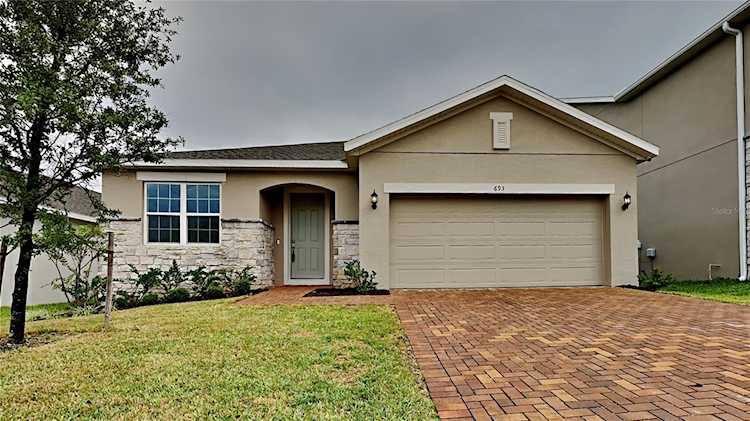 693 Blackstone St Minneola, FL 34715