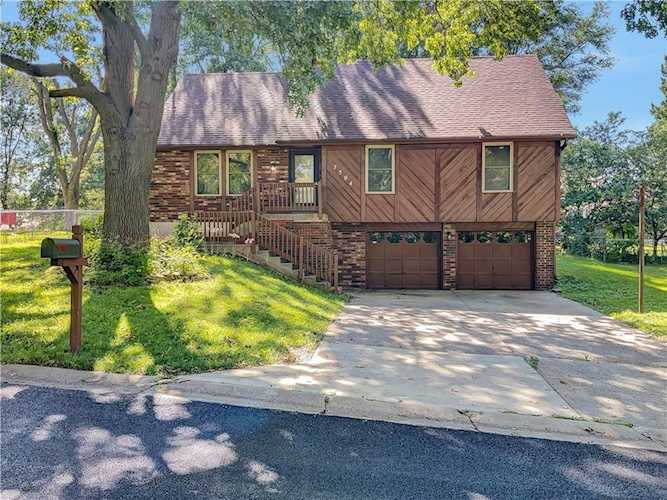 7504 N Congress Ave Parkville, MO 64152