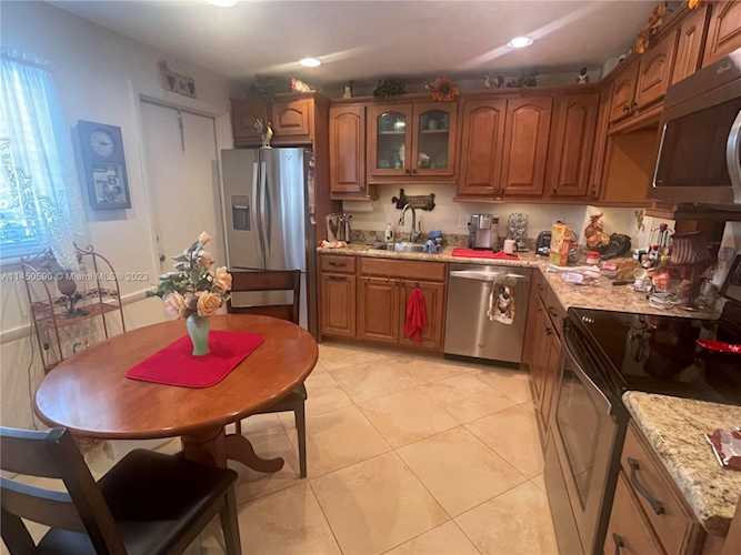 6751 Cypress Rd #406 Plantation, FL 33317