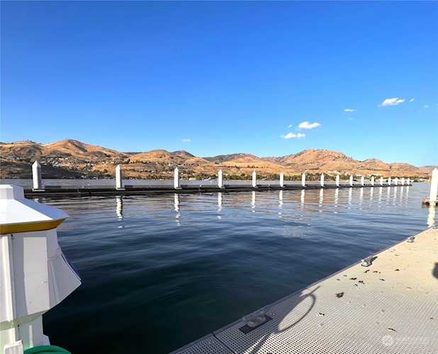 1350 W Woodin Ave #CDE-2 Chelan, WA 98816