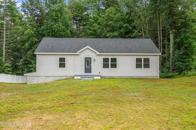 38 Stevens Ct Saratoga Springs, NY 12866