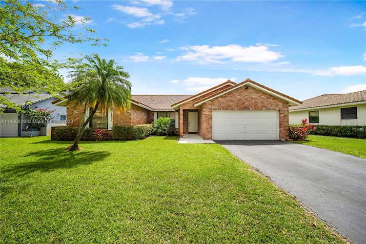 409 NW 107th Ter Coral Springs, FL 33071