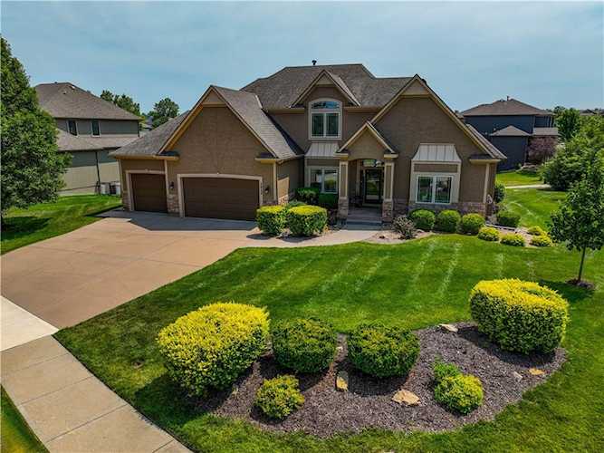 3013 SW Muir Dr Lee's Summit, MO 64081