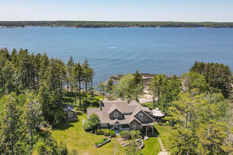 26 Salt Pond Rd Southport, ME 04576
