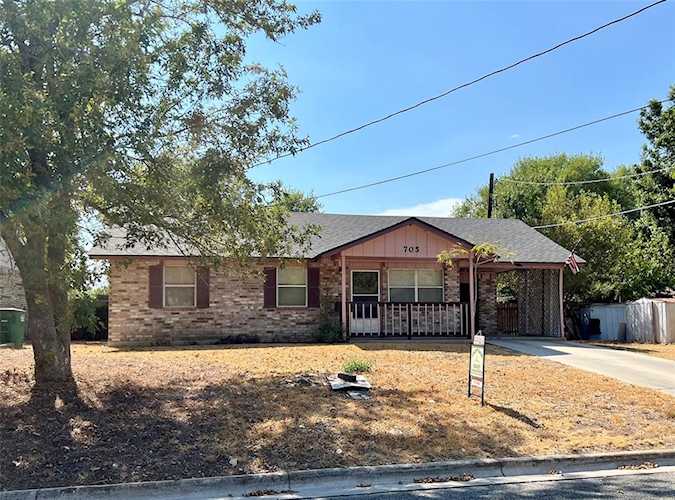 705 Guadalimar ST Lockhart, TX 78644