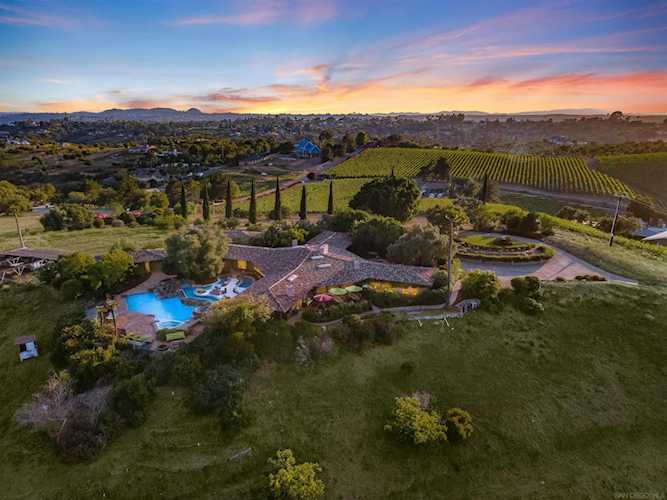 2608 Via Rancheros Fallbrook, CA 92028