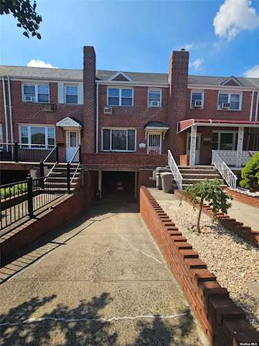 60-08 72nd St Maspeth, NY 11378