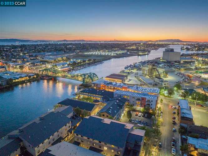 2875 Glascock St #112 Oakland, CA 94601