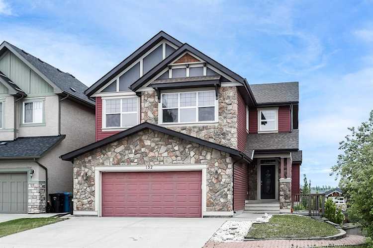 132 Panatella View NW Calgary, AB T3K 0N4
