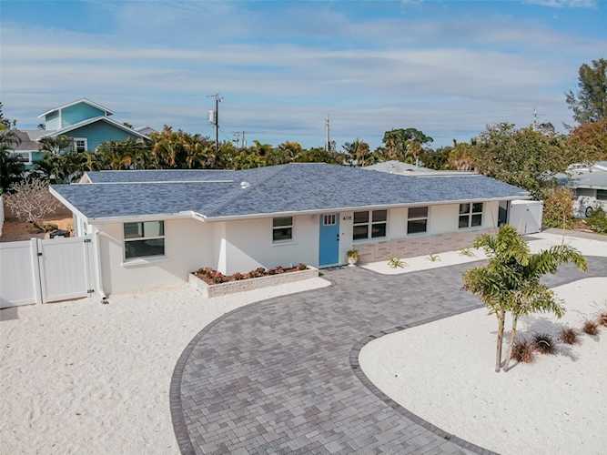 408 71st St Holmes Beach, FL 34217