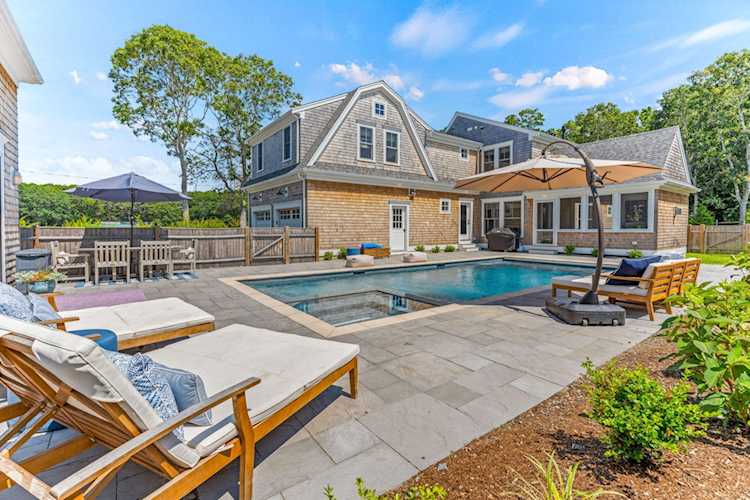 101 Warren Street Osterville, MA 02655