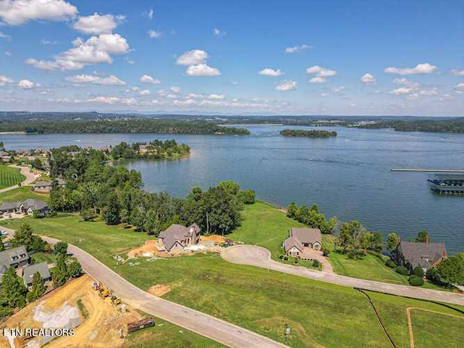 625 Cypress Pointe Dr Lenoir City, TN 37772