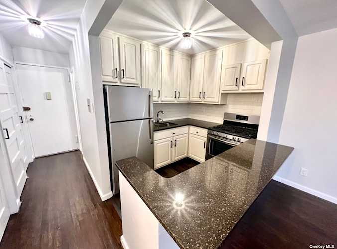 44-20 Douglaston Parkway #7D Douglaston, NY 11363