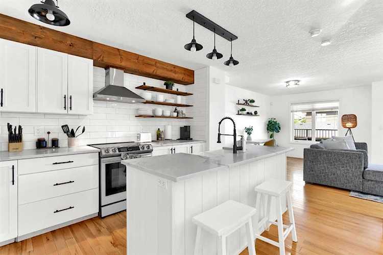 2410 Kensington Rd NW #2 Calgary, AB T2N 3S1