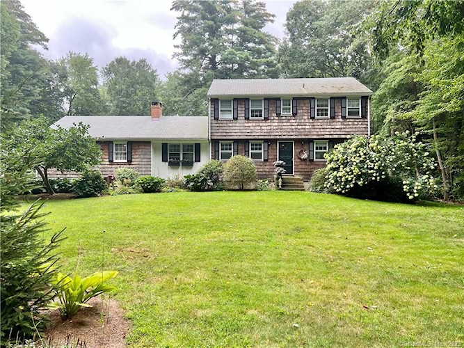 38 Westridge Dr Avon, CT 06001