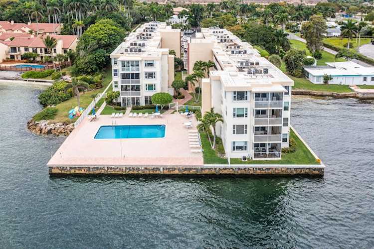 1820 New Palm Way #405 Boynton Beach, FL 33435