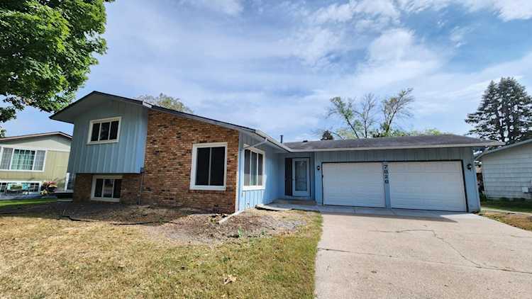7826 Hampshire Circle N Brooklyn Park, MN 55445 | MLS 6432037 Photo 1