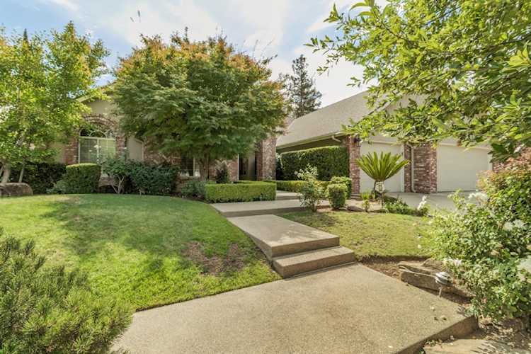 9454 N Ashurst Drive Fresno, CA 93720 | MLS 584651 Photo 1
