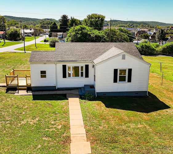 815 9th St Altavista, VA 24517