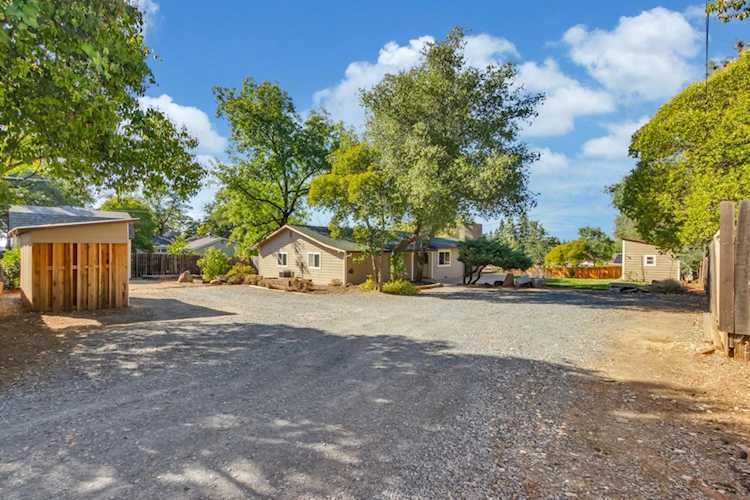 12085 Dry Creek Road Auburn, CA 95602