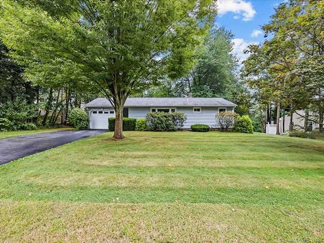 40 Gregory Rd Wallingford, CT 06492