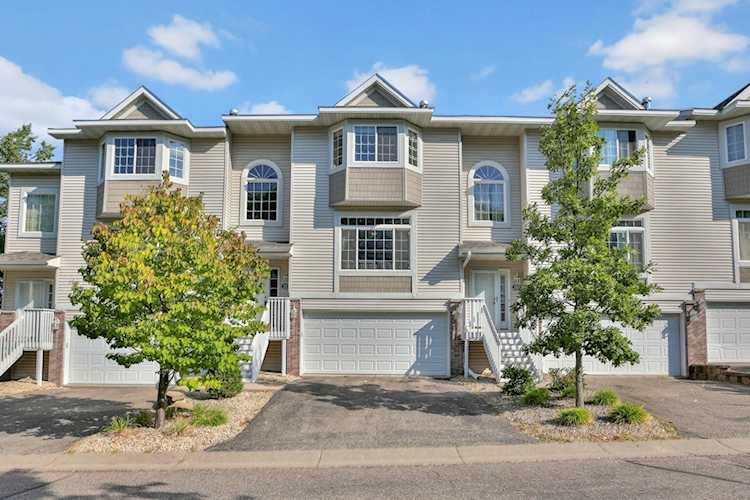 300 Mcknight Road S #212 Maplewood, MN 55119 | MLS 6423123 Photo 1
