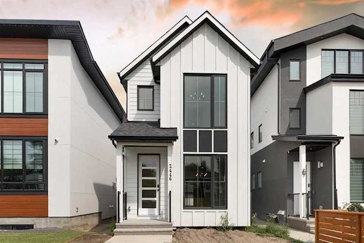 2446 23 St NW Calgary, AB t2m3y3