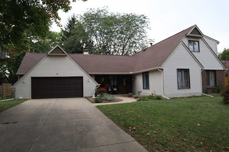 3622 Mockingbird Dr Columbus, IN 47203