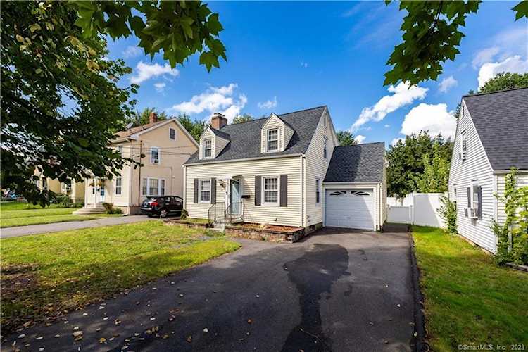 118 Saint Charles St West Hartford, CT 06119