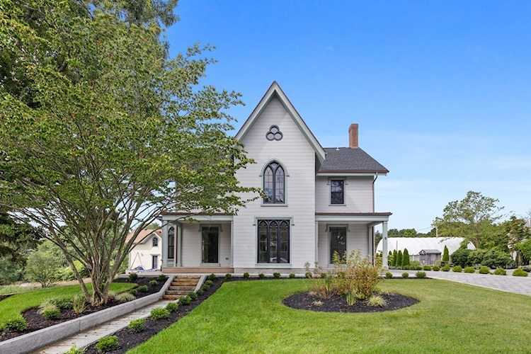 9 Ashland Ave Manchester, MA 01944