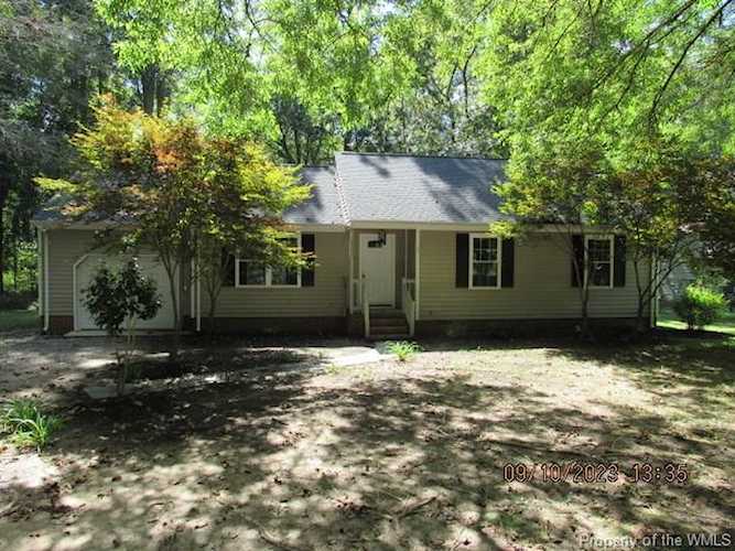 5548 Crany Creek Dr Gloucester, VA 23061