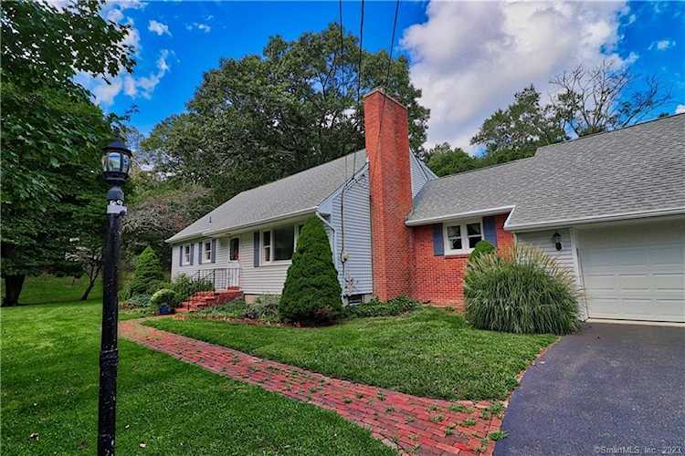 9 Candee Rd Prospect, CT 06712