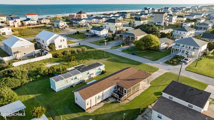 7010 7th St Surf City, NC 28445