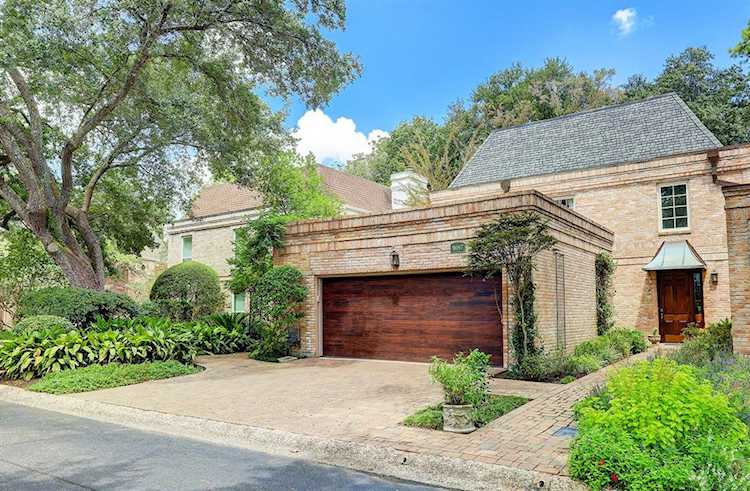 9097 Briar Forest Dr Houston, TX 77024