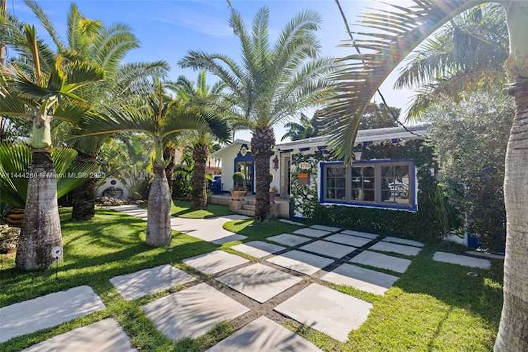 8706 Byron Ave Surfside, FL 33154